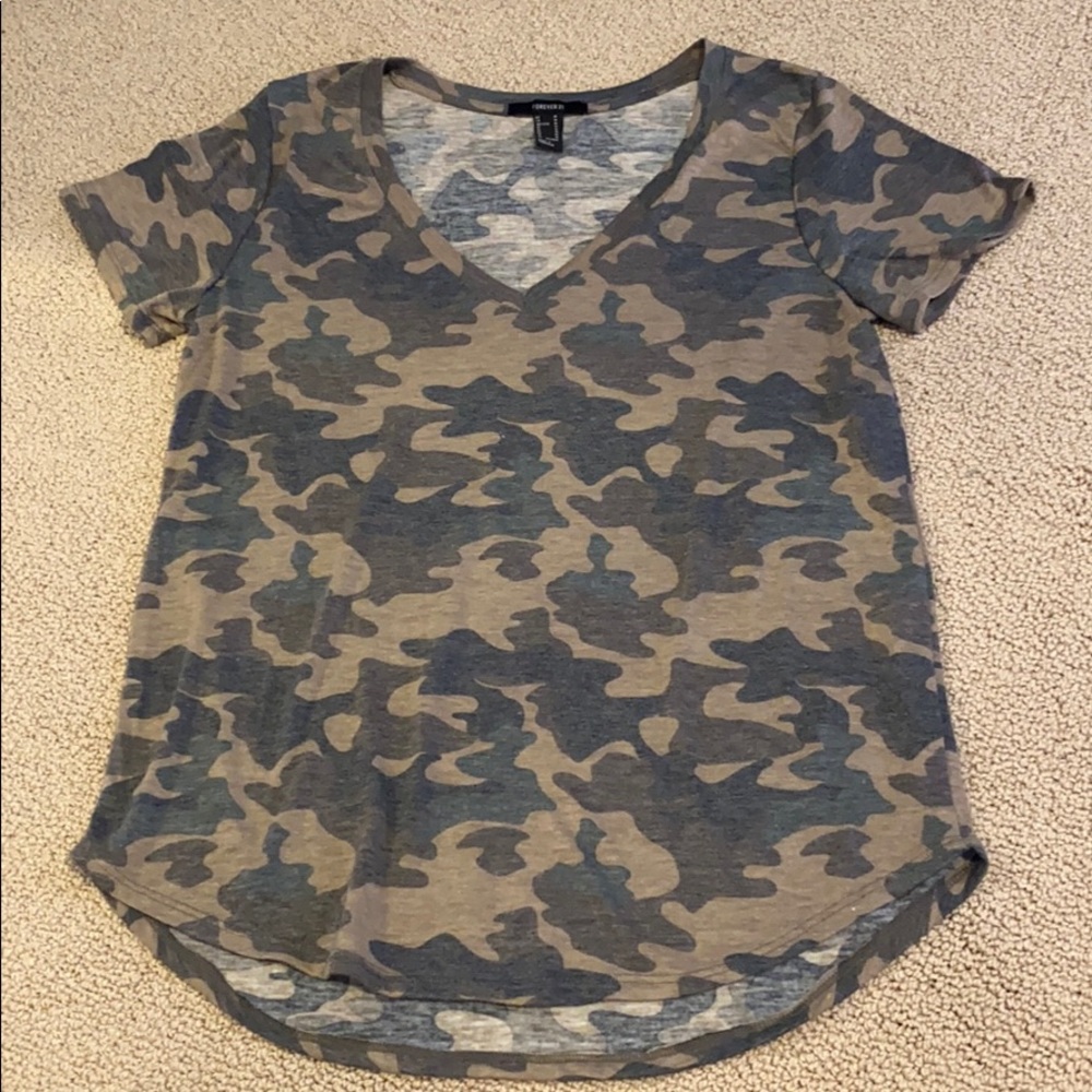 Camo v-neck t-shirt